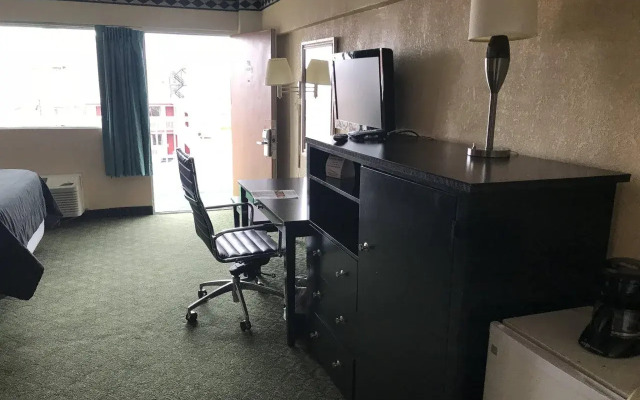 Red Carpet Inn & Suites