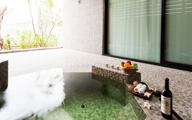 The Loft Seaside Suites