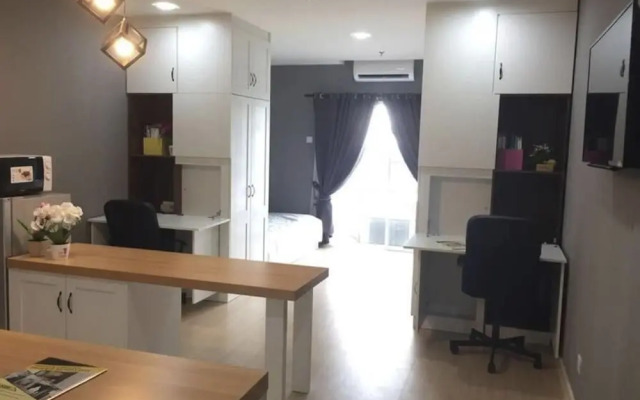 Champs Elysees Homestay by Landmark