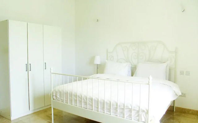 Spacious Apartment Retreat