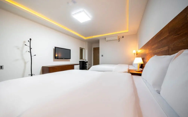 F-one Hotel