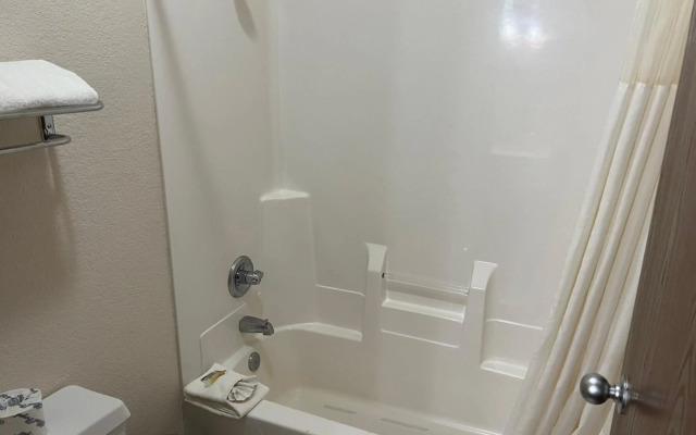 Express Inn & Suites