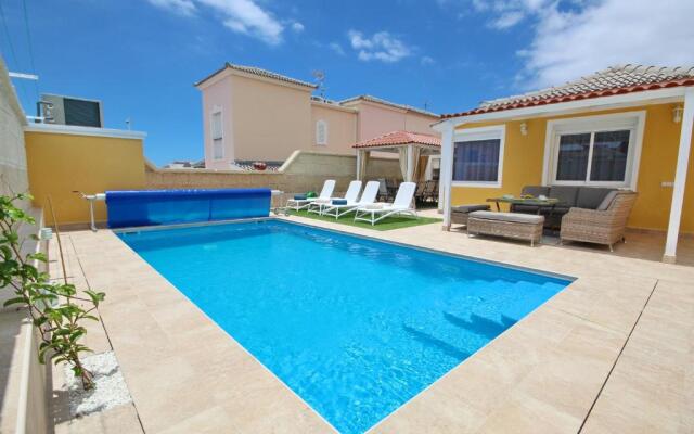 Amazing 5-bedroom villa in Costa Adeje