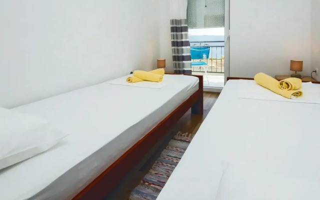 Stunning Home in Mali Rat With Wifi and 2 Bedrooms