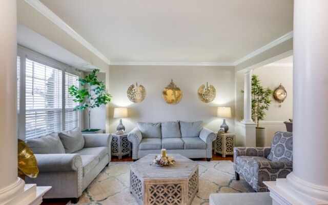 Spacious Woodbridge Home Near Leesylvania Park!