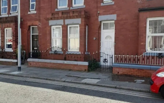 Large House Sleeps13 Close to lfc Stadium Anfield