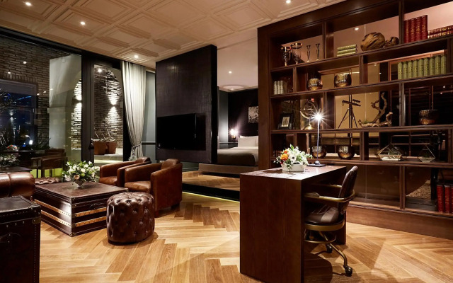9 Brick Hotel
