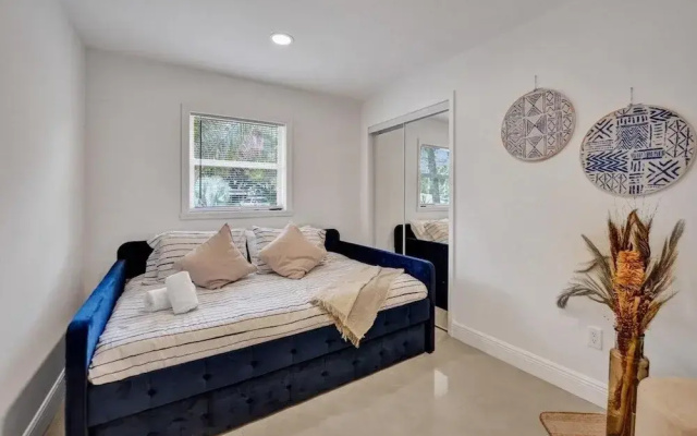 Casa Lago 3 Bedroom Home by Redawning