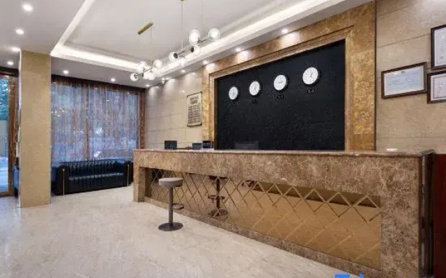 Violet Holiday Hotel (Yueyang Pedestrian Street Branch)