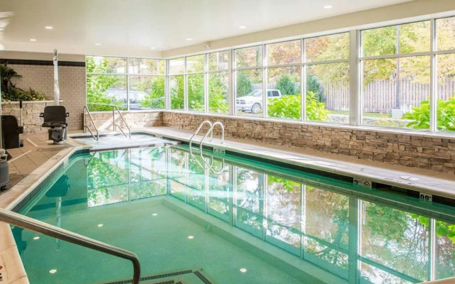 Cambria Suites Traverse City