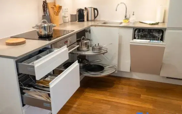 High quality close to Old Town + huge shower + PS4