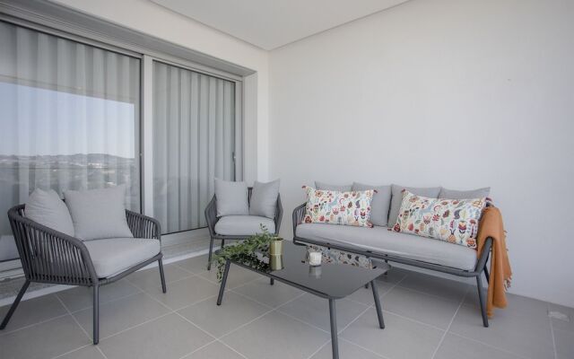 Liiiving -Luxury River View Apartment VI