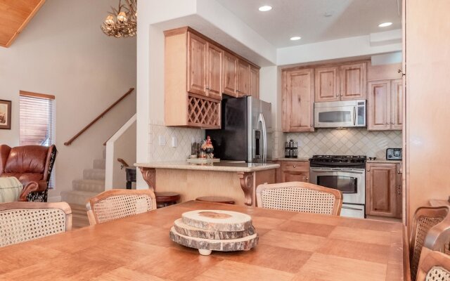 Mammoth Gateway Village # 8