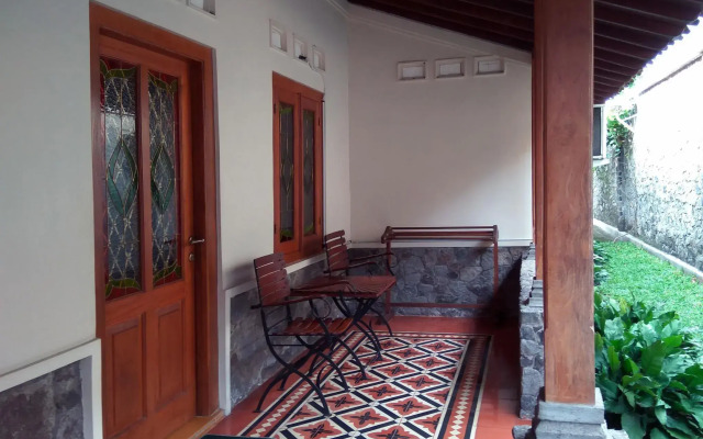 Omah Pitoe Guest House