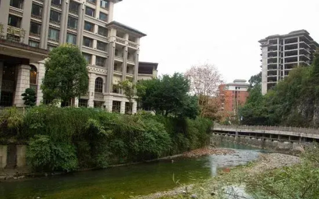 Jinfoshanwenquanjiari Hotel