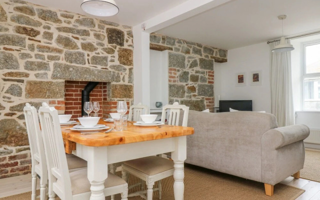 Alice Cottage