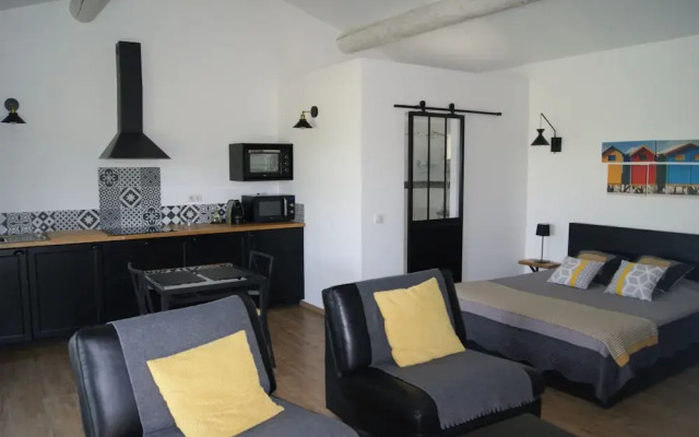 Mas en pierres dans le Luberon