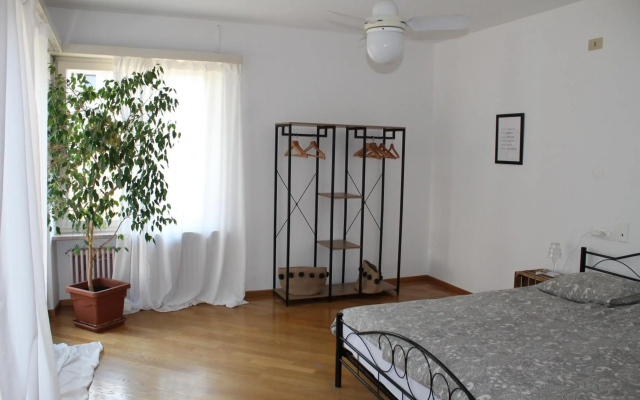 Appartamento con terrazza a due minuti dal lago