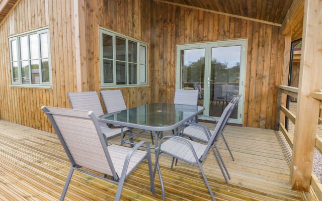 2 Merlin Lodge