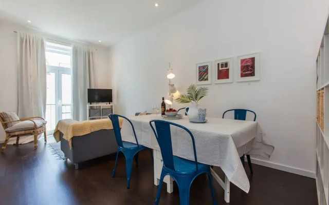 Typical Light Filled Graça Apartment, By TimeCooler