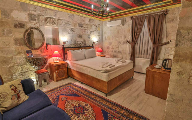 Bedrock Cave Hotel - Adults Only