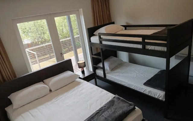 Paradise Escapes - 001 – Guest Rooms – Cowes