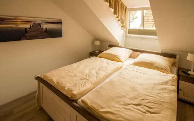 Frau Clara Haus - Ecke 3