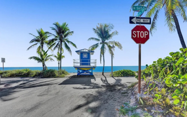 Waves on Desoto Beautiful Studio 7
