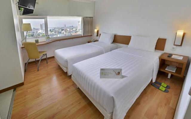 Whiz Hotel Pemuda Semarang