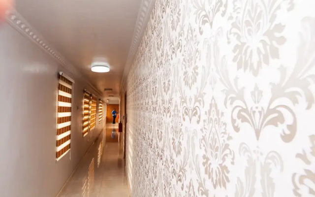 Crismon Hotel
