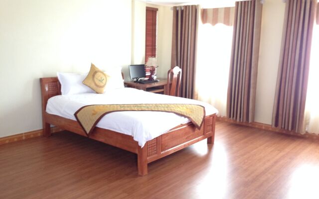 Viet Village Hotel & Travel