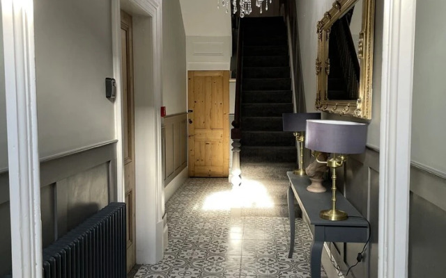 Newly Renovated Apartment in Scarborough