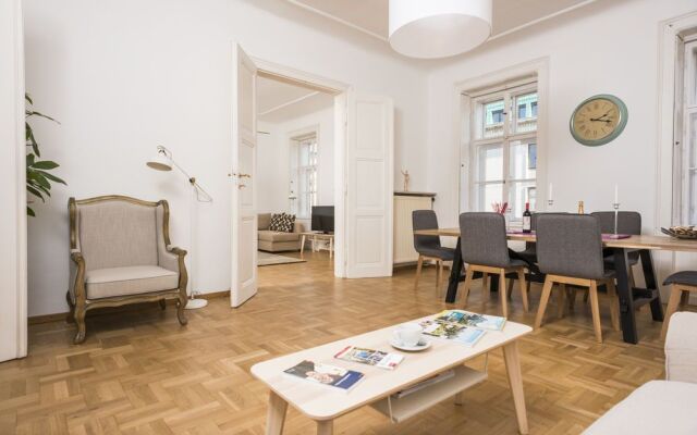 De Luxe Suite Staatsoper by Welcome2Vienna