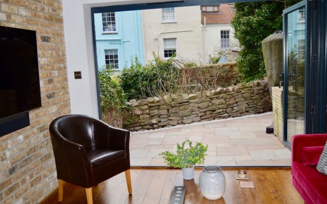 Bright 3 Bedroom Home Bristol