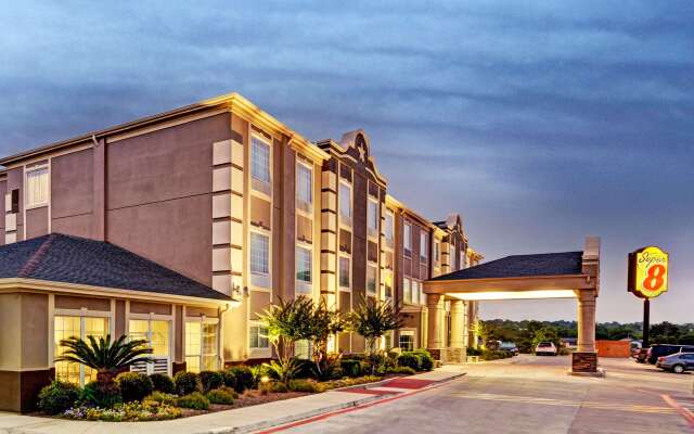 Super 8 by Wyndham San Antonio/Alamodome Area