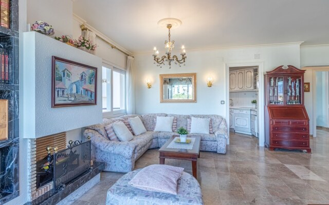 Waterfront Apartment With Large Terrace and Parking Space