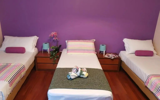 Bnbook - Sesto Calende Train Station