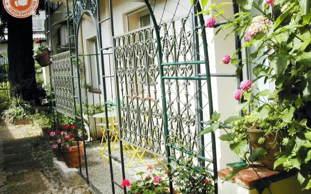 ALC - A521 - 4 min PALAIS AND BEACHES