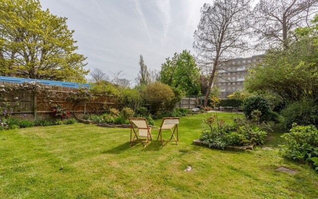 2 Bedroom Garden Flat In Brondesbury Park