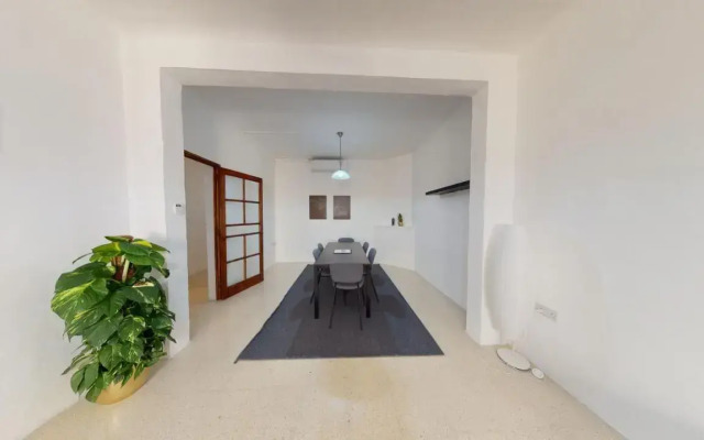 St Julians - Balluta Bay large 3 bedroom apartment