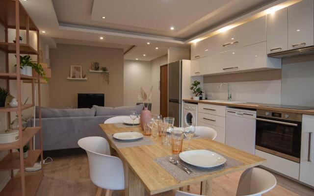 "Envie Lyonnaise" Location - 10 personnes - Terrasse - WIFI Fibre optique