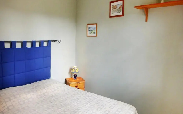 Apartment in Malauctne With Garden
