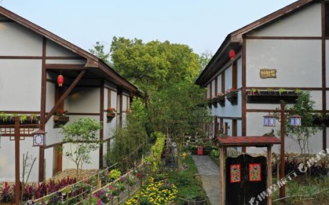 Longtan Inn