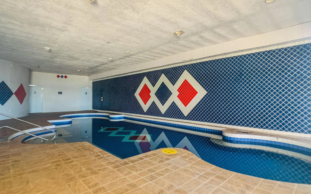 Vista para o mar e piscina - UW01F