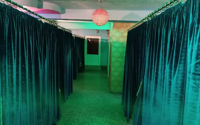Cocktail Hotel