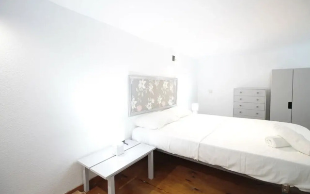 Dúplex en Bajos con Cama de Matrimonio y WiFi Metro Bilbao