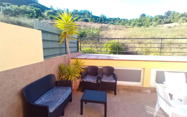 Oceanview Duplex shared Pool & Beach Sesimbra