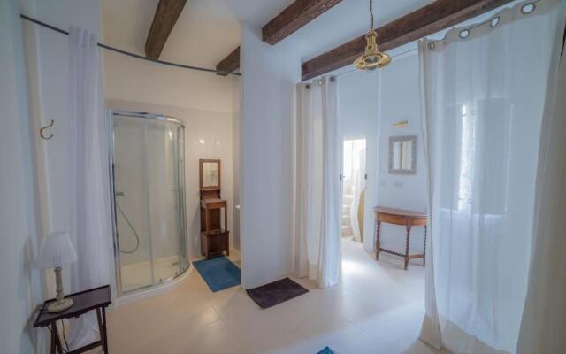 HT3 - Quirky Apartment with Roof Terrace