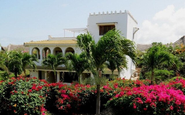 Room in B&B - Kibali Wonerful Bed & Breakfast Resort