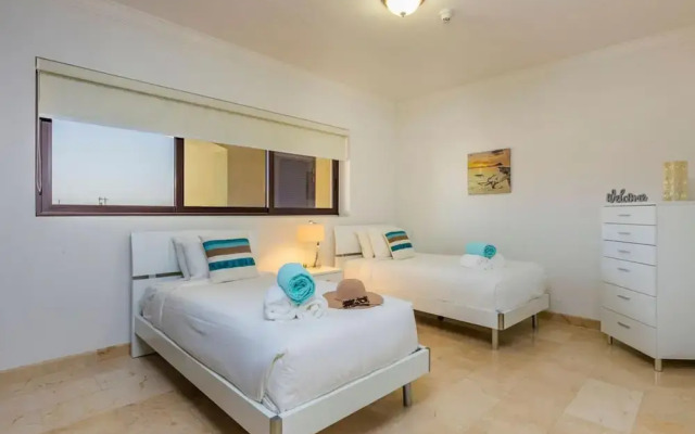 Beautiful 2BR Condo w Great Amenities Palmbeach
